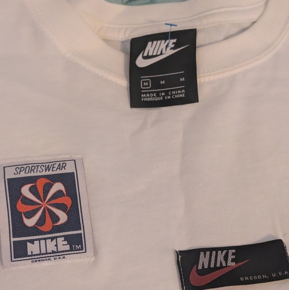 Nike Women's  Labels Shirt Tag Collection Collage Long Sleeve Size M - Picture 2 of 4